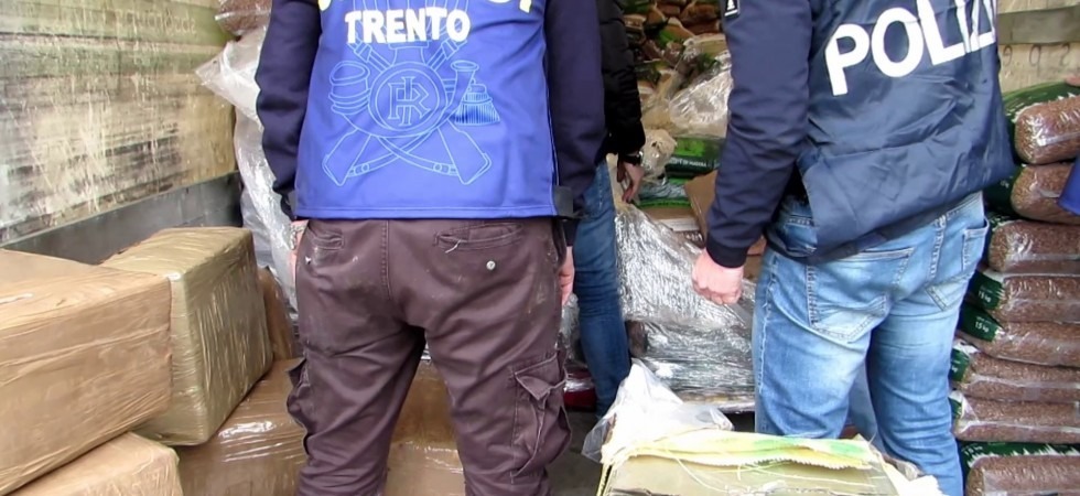Maxi sequestro di droga, la Guardia di Finanza di Trento e la Polizia di Stato sequestrano una tonnellata di hashish